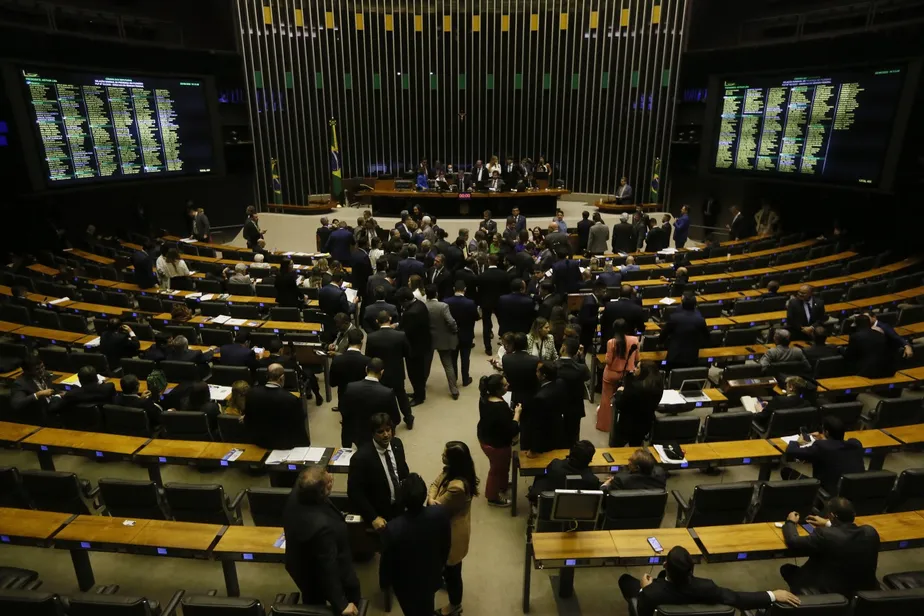 Parlamentares contestam decisão do STF sobre redivisão das bancadas e querem revisão do censo do IBGE