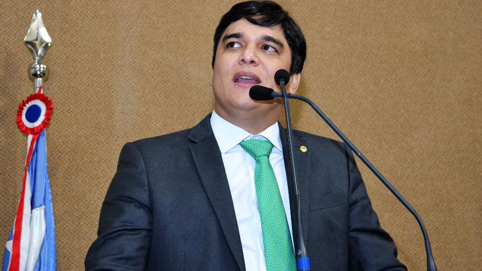 Vitor quer obrigar concessionárias de veículos a divulgar os direitos de portadores de deficiência