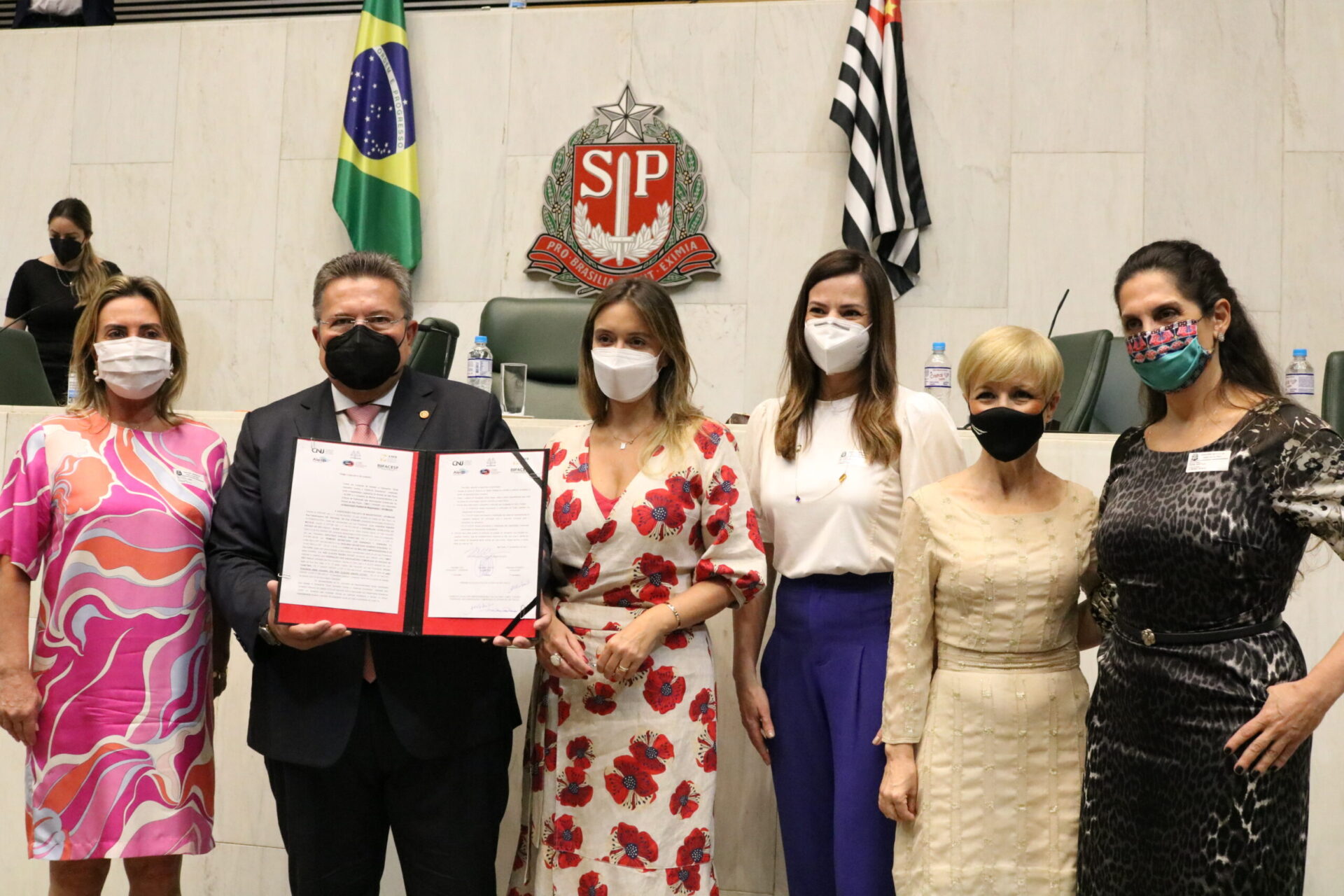 Assembleia Legislativa do Estado de São Paulo adere à campanha “Sinal Vermelho contra a Violência Doméstica”