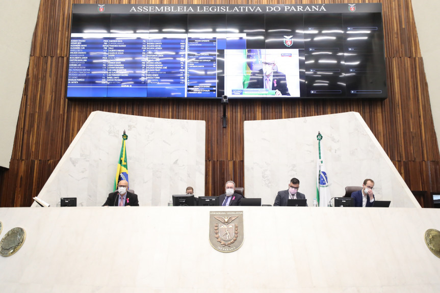 Assembleia aprova benefício de R$ 80 a famílias vulneráveis no Paraná.