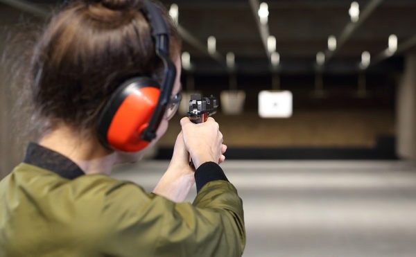 Comissão aprova projeto que autoriza cursos de vigilante a oferecerem treinamento de tiro