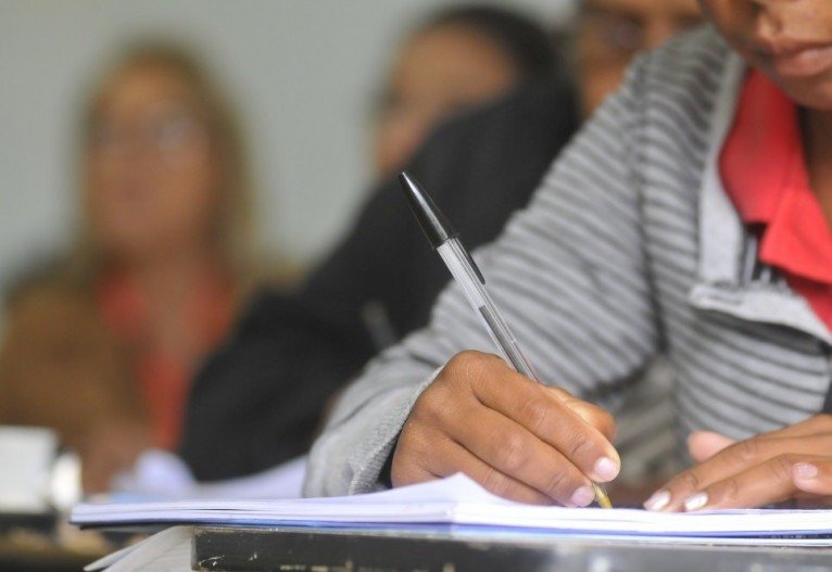 Comissão de Justiça dá aval a projetos na área de educação no Pernambuco