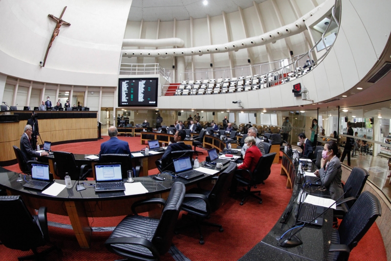 Deputados aprovam três projetos de lei em Santa Catarina.