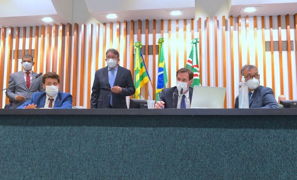 Plenário aprova decreto do Executivo e matérias de deputados em Goiás.