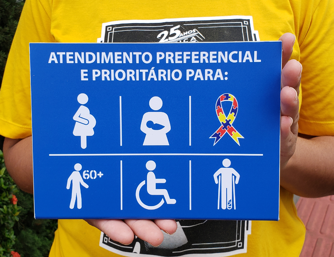Plenário debate projeto que inclui símbolo da fibromialgia em placas de filas preferenciais em Alagoas