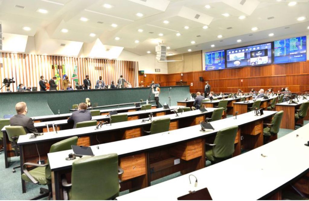 Plenário aprova 13 projetos de parlamentares nessa quarta-feira, 22 na ALEGO.