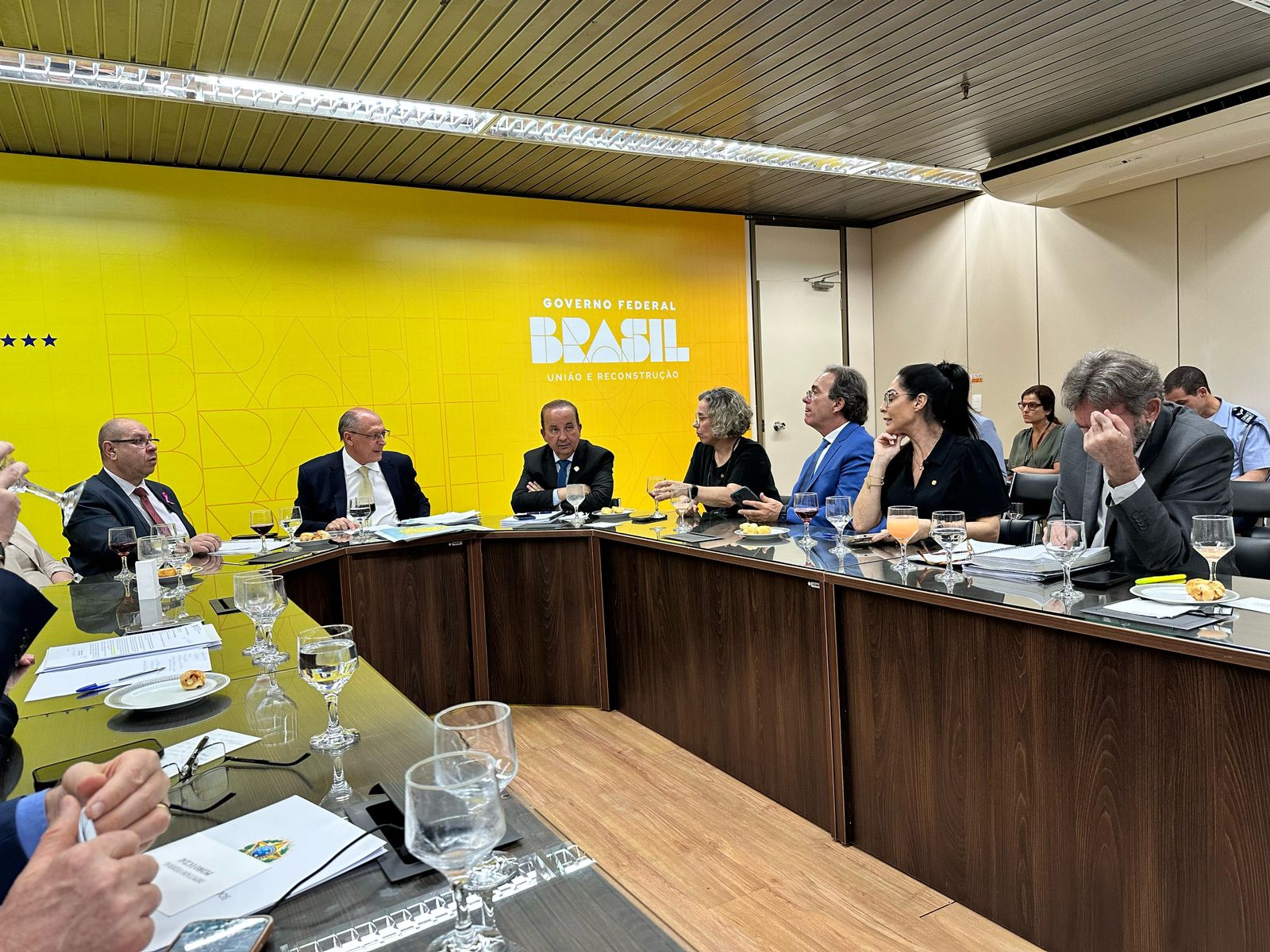 Geovânia de Sá participa de reunião com Alckmin e Jorginho Mello sobre as cheias