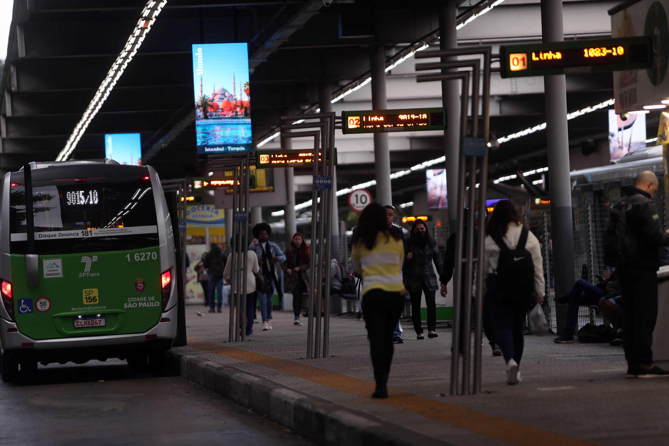 Crise política e transporte público em São Paulo: Como privatizações e reformas afetam o cidadão