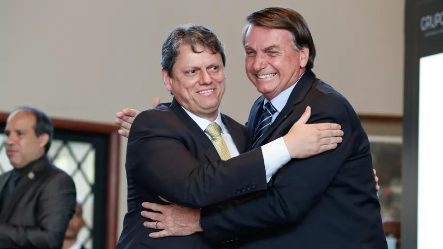 Tarcísio de Freitas, nega candidatura à presidência em 2026 durante encontro com Bolsonaro