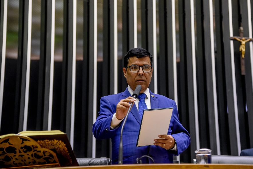 Deputado de Brasília faz pronunciamento em oposição ao uso da Cannabis