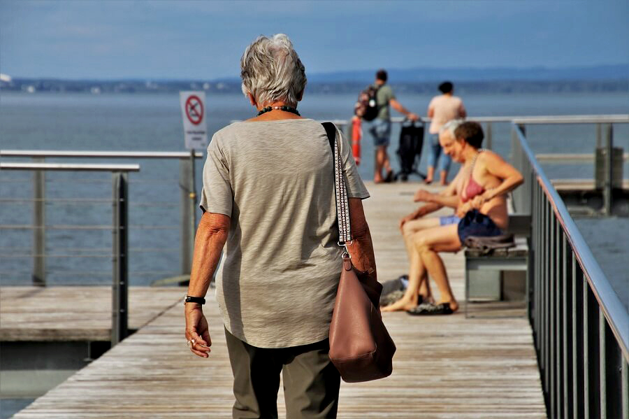 Comissão aprova proposta que inclui turismo entre os direitos das pessoas idosas