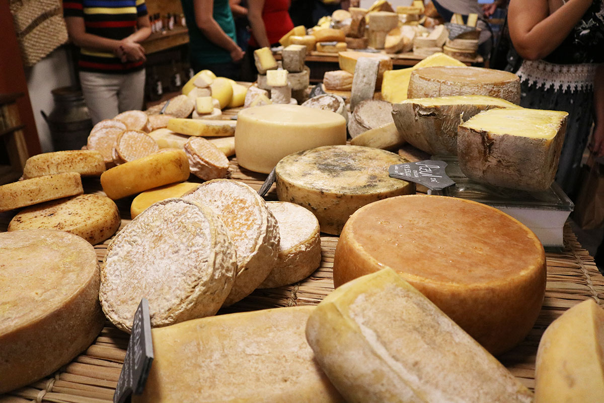 Projeto de lei em tramitação na Alesp moderniza regras para produção de queijos, mel e outros produtos artesanais