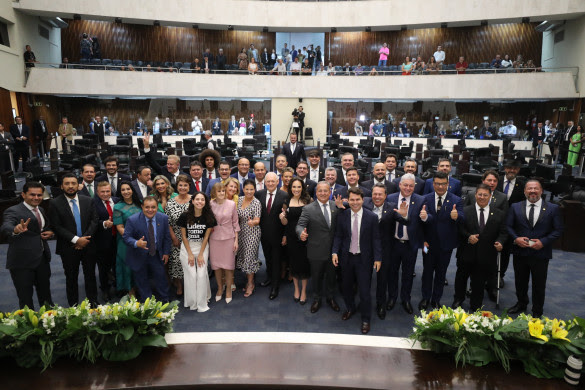 Deputadas e deputados eleitos em outubro tomam posse na assembleia legislativa do Paraná
