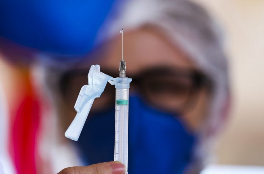 Sistema privado de saúde poderá ter regras para vacinação, aprova CCJ da Câmara