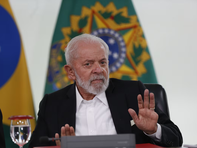 Lula critica a lentidão na liberação de recursos para obras