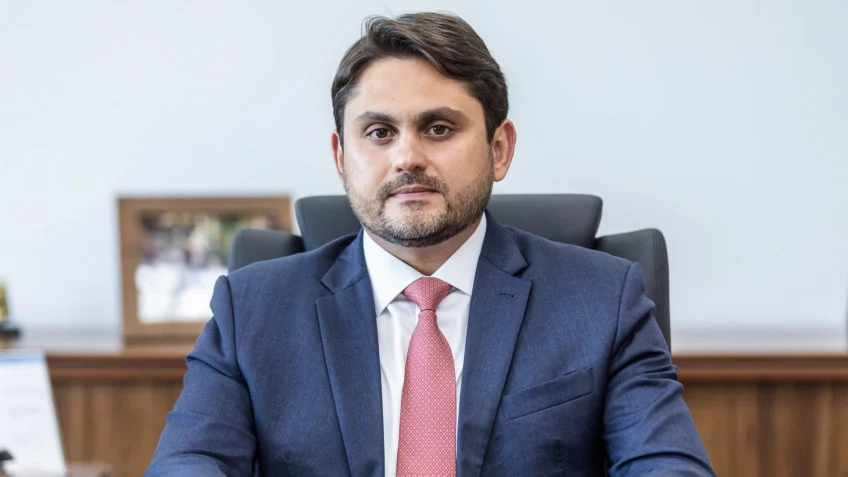 A Manutenção de Ministro Juscelino Filho no Cargo Apesar de Alegações de Corrupção