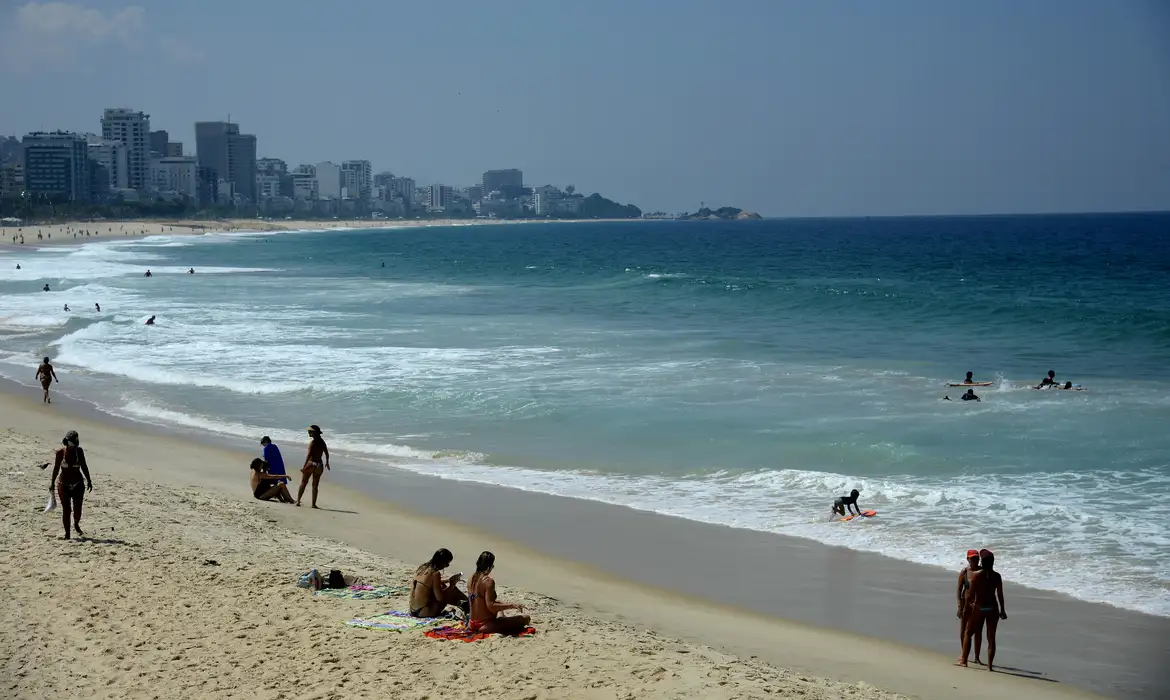 Senadores garantem que PEC não privatize as praias