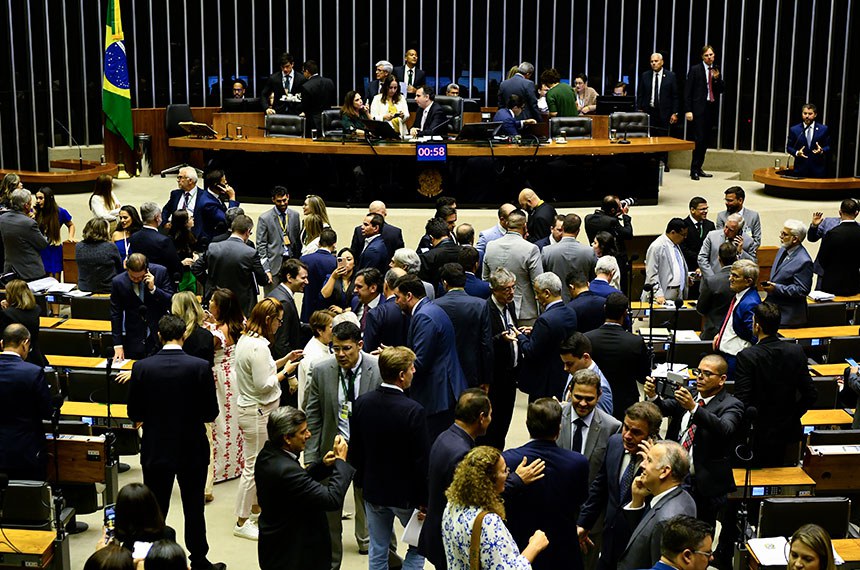 Em nova derrota de Lula, Congresso derruba veto e proíbe “saidinha” de presos