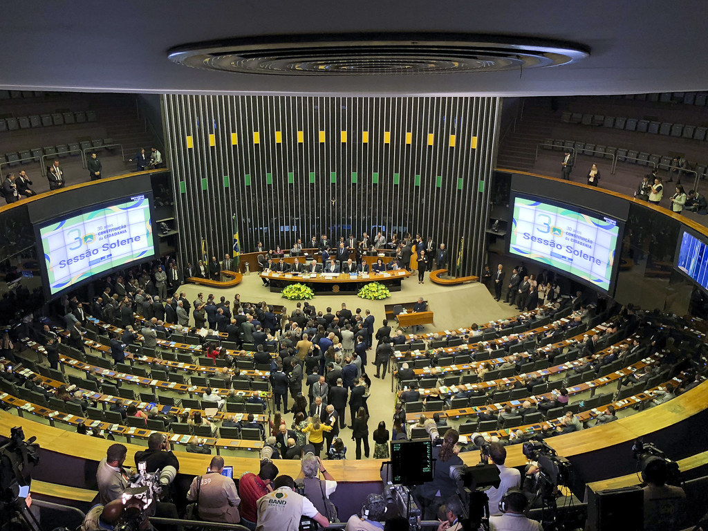 Após explosões em frente ao STF, sessão do Plenário é encerrada